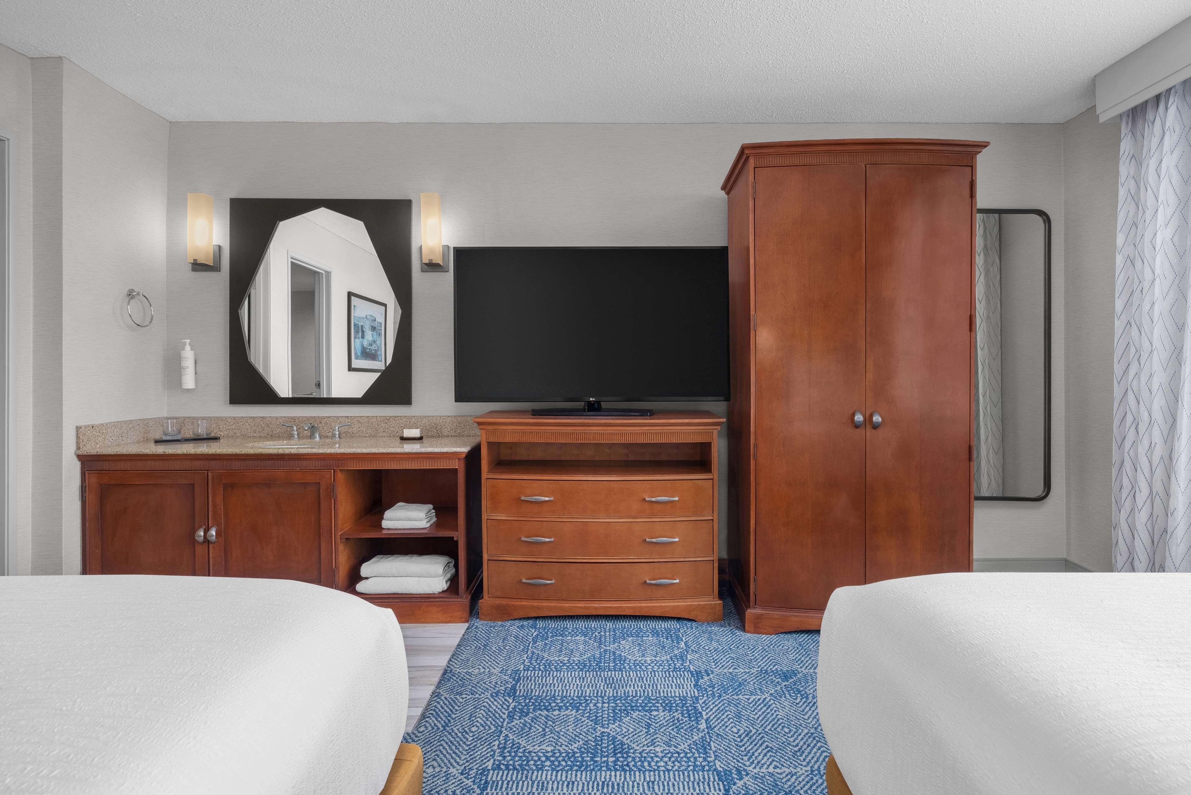 Embassy Suites by Hilton El Paso Room Type - 2QUEEN MOB HEA ACC TUB STE
