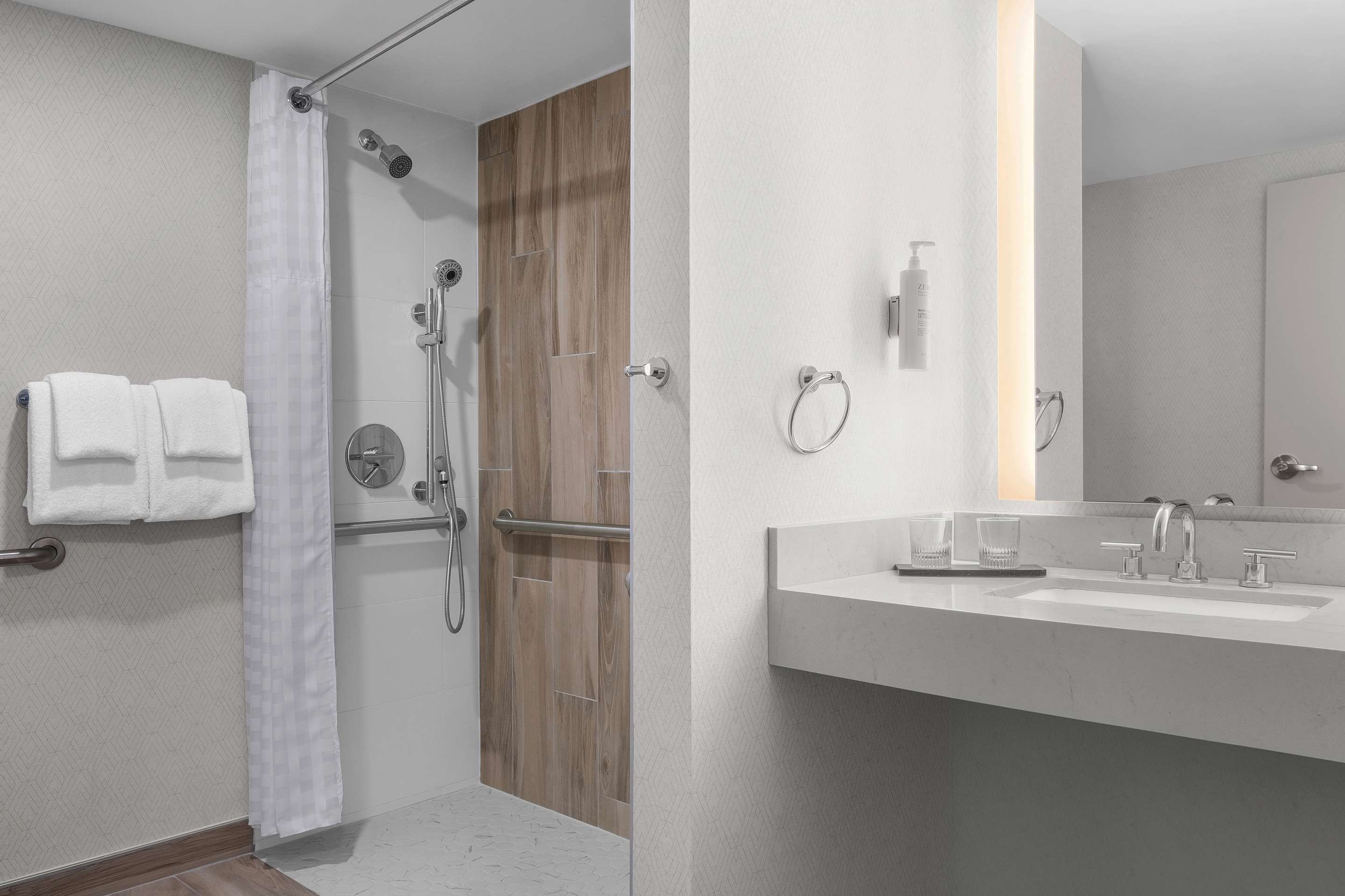 Guest room bath