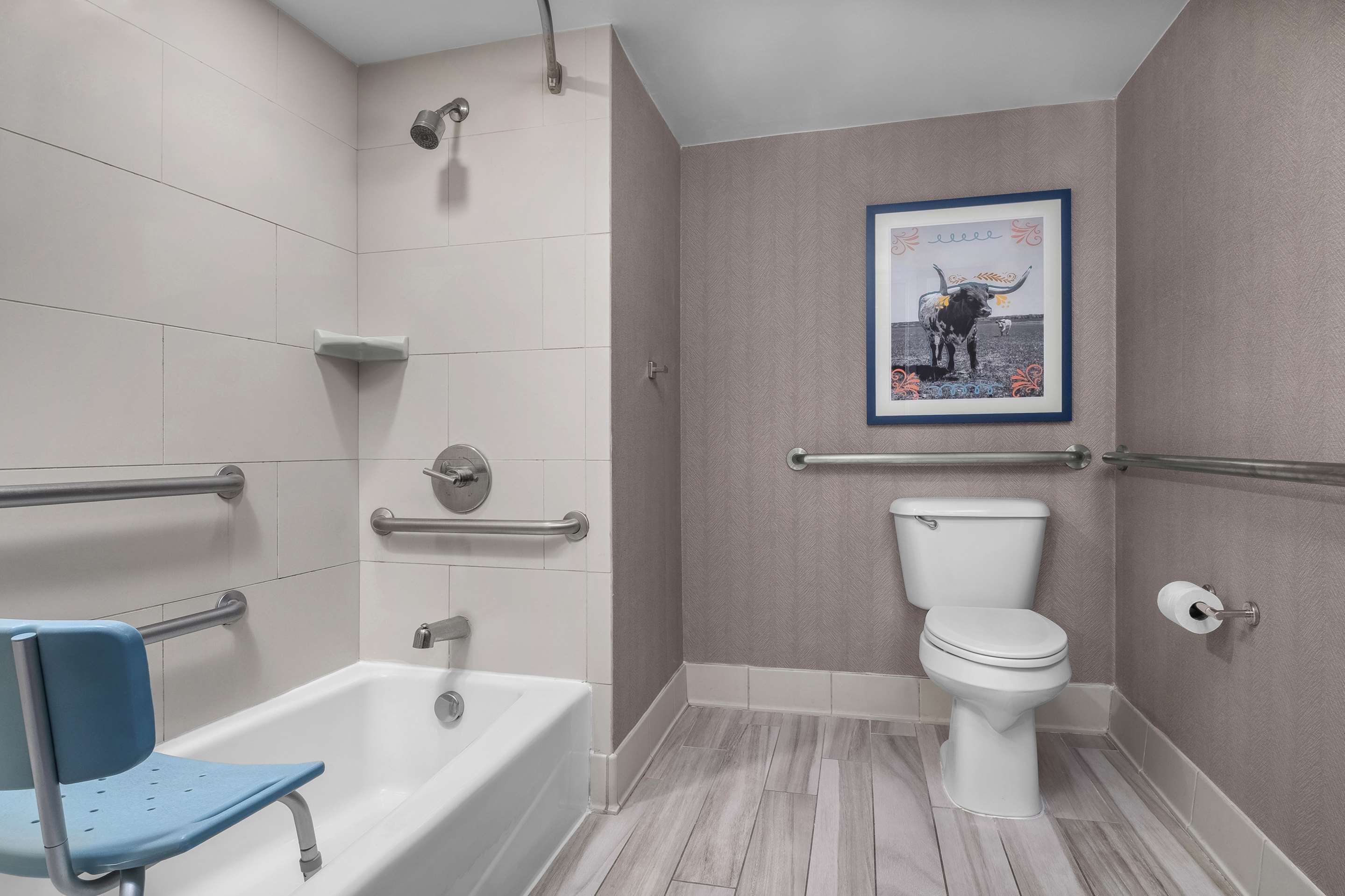 Guest room bath