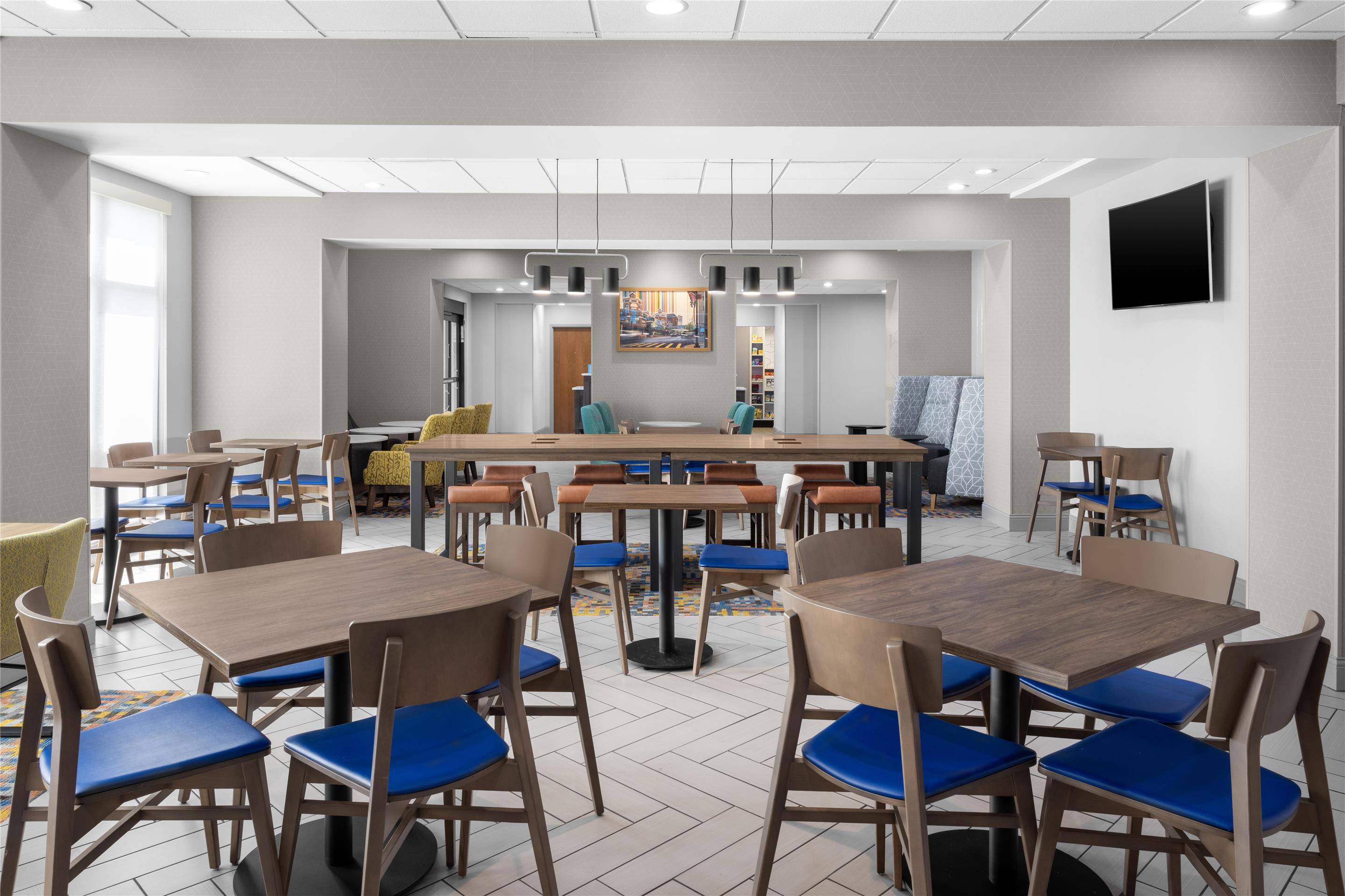 Breakfast Area | Hampton Inn Lexington Medical Center