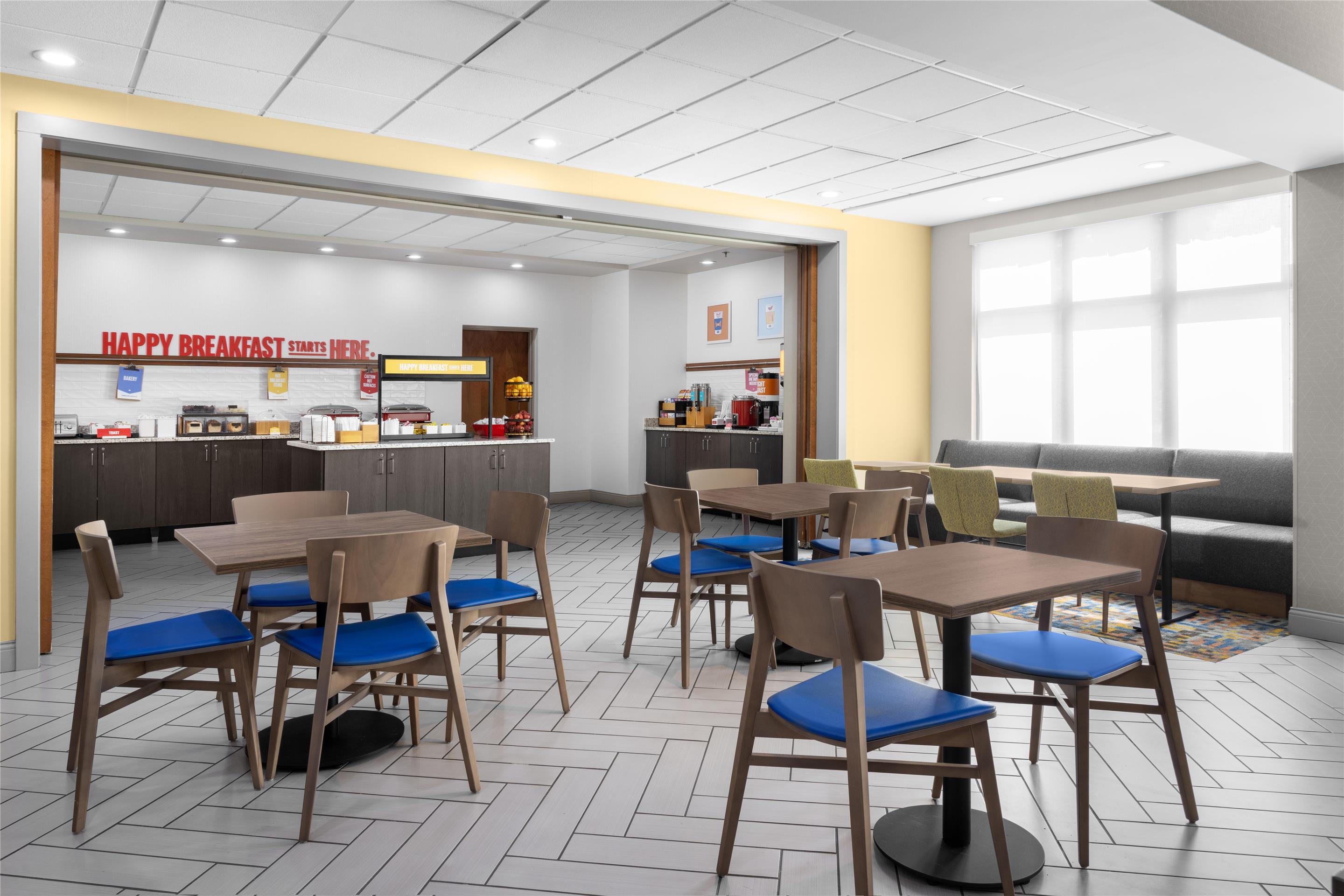 Breakfast Area | Hampton Inn Lexington Medical Center