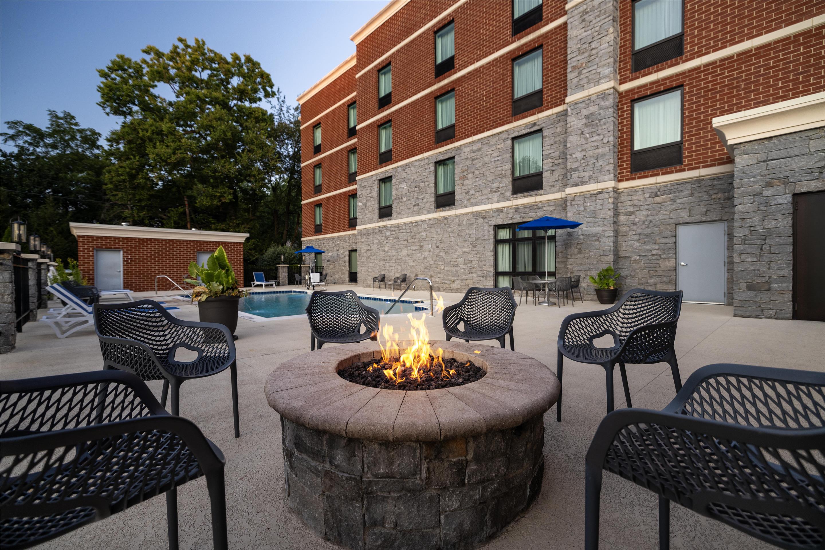 Pool | Hampton Inn Lexington Medical Center