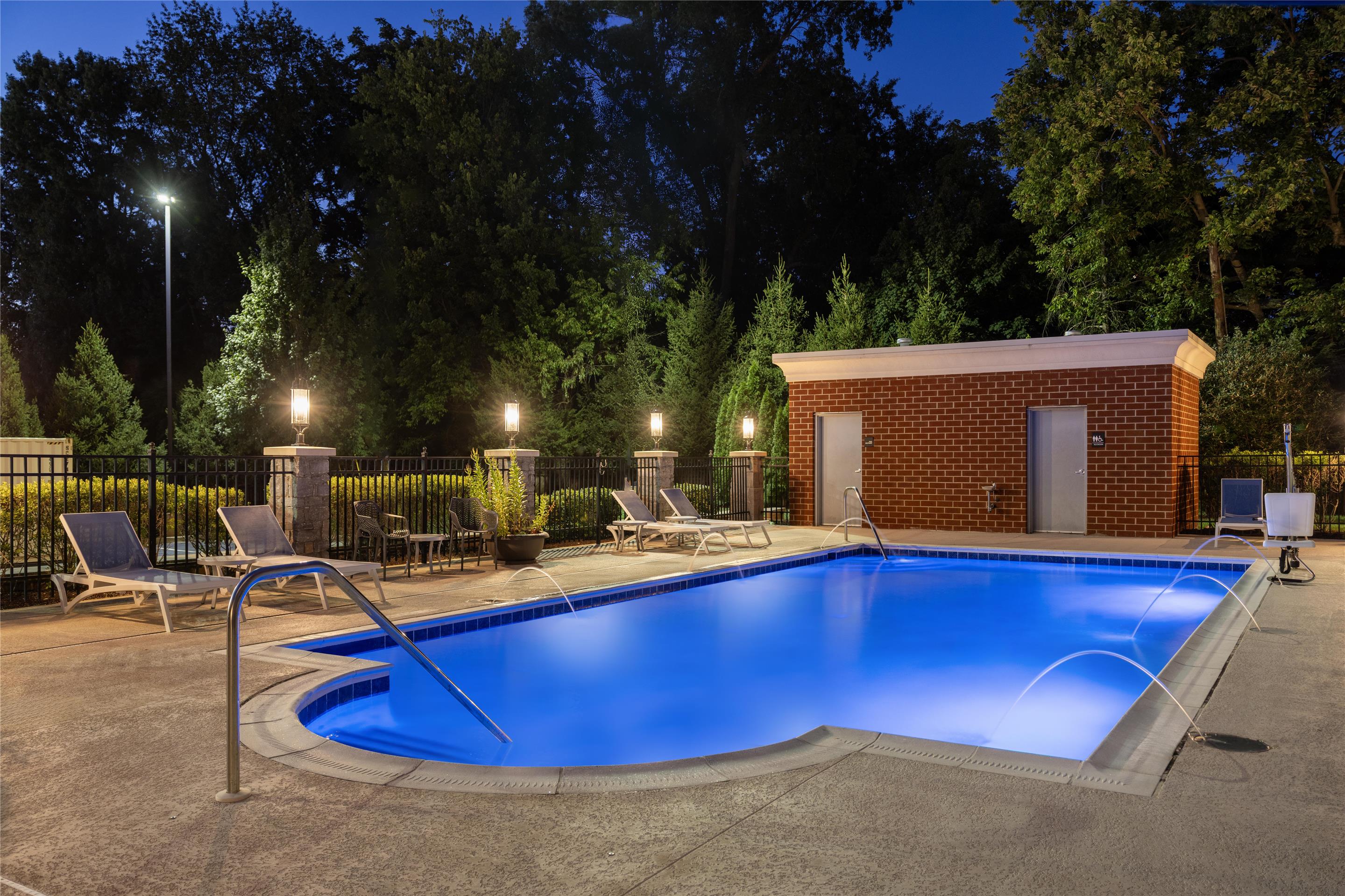 Pool | Hampton Inn Lexington Medical Center