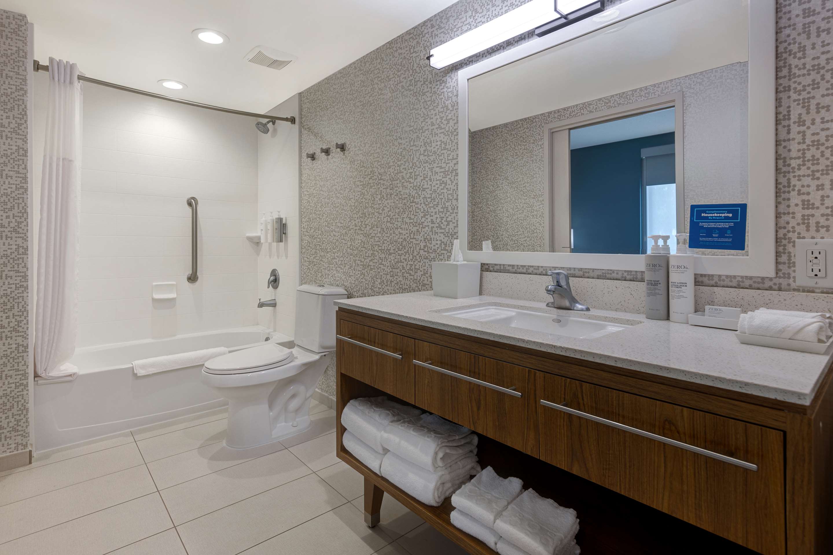 Guest room bath