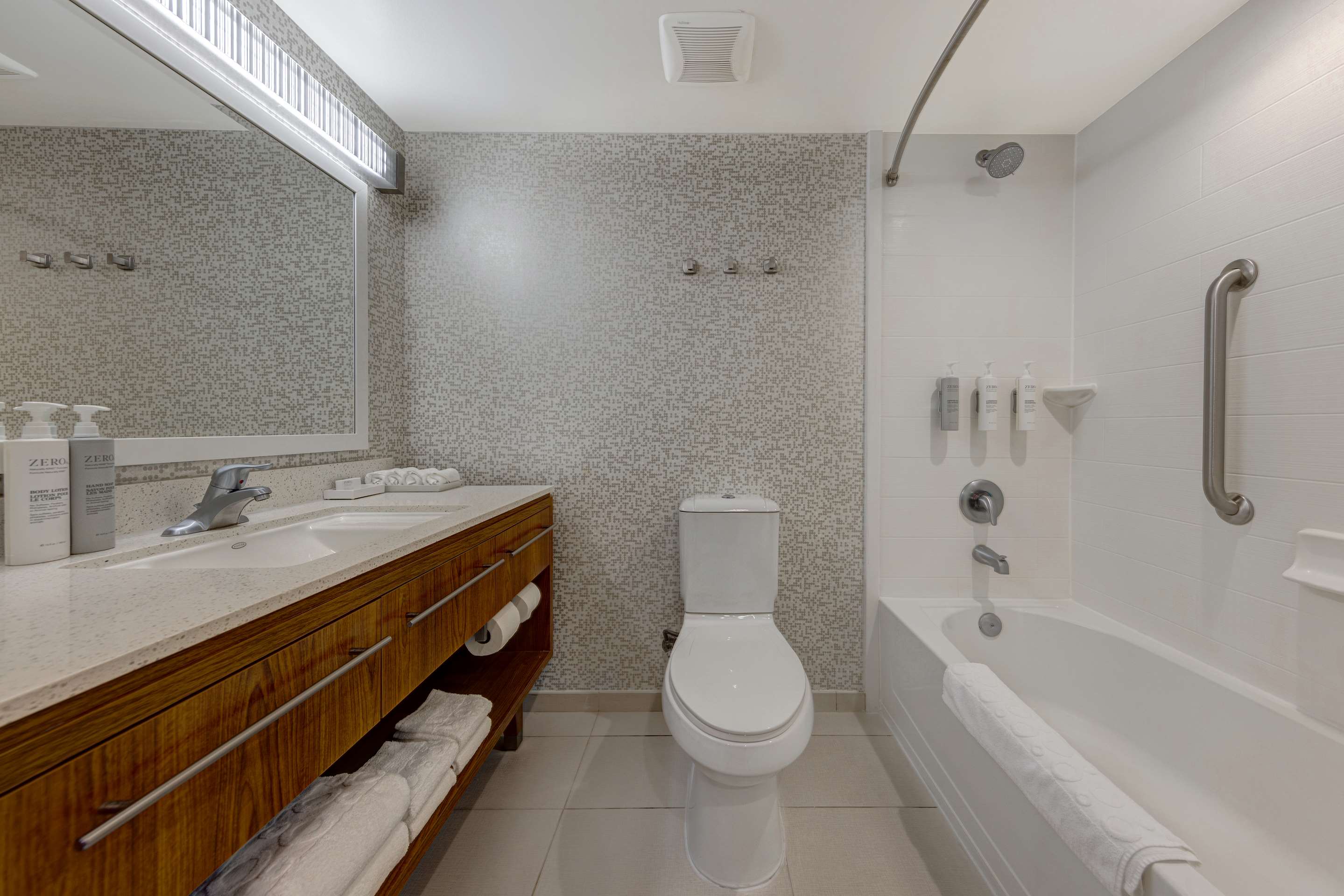 Guest room bath