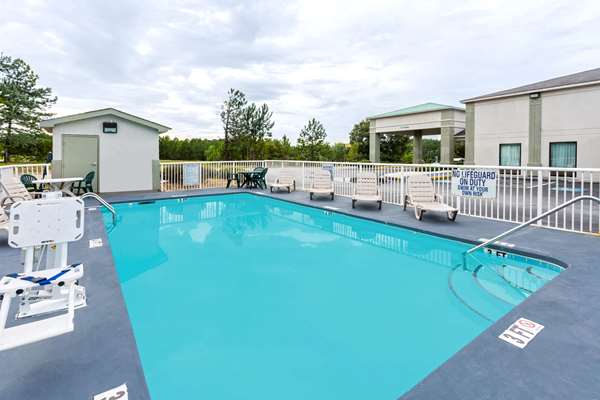 Pool - Days Inn Lugoff