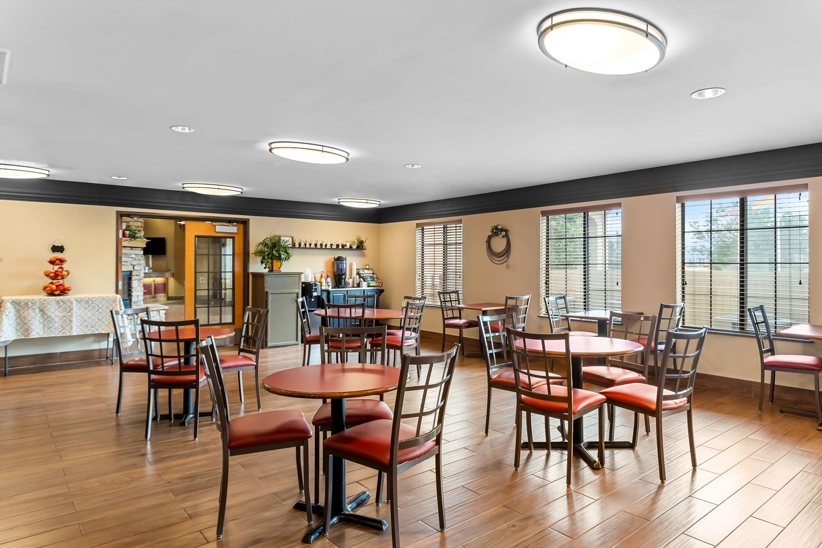 Breakfast Area | Best Western Moriarty Heritage Inn