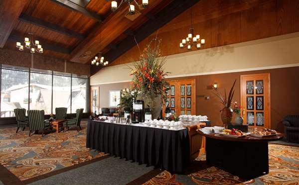 Restaurant - Banff Park Lodge