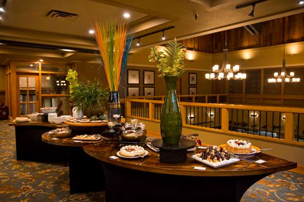 Restaurant - Banff Park Lodge