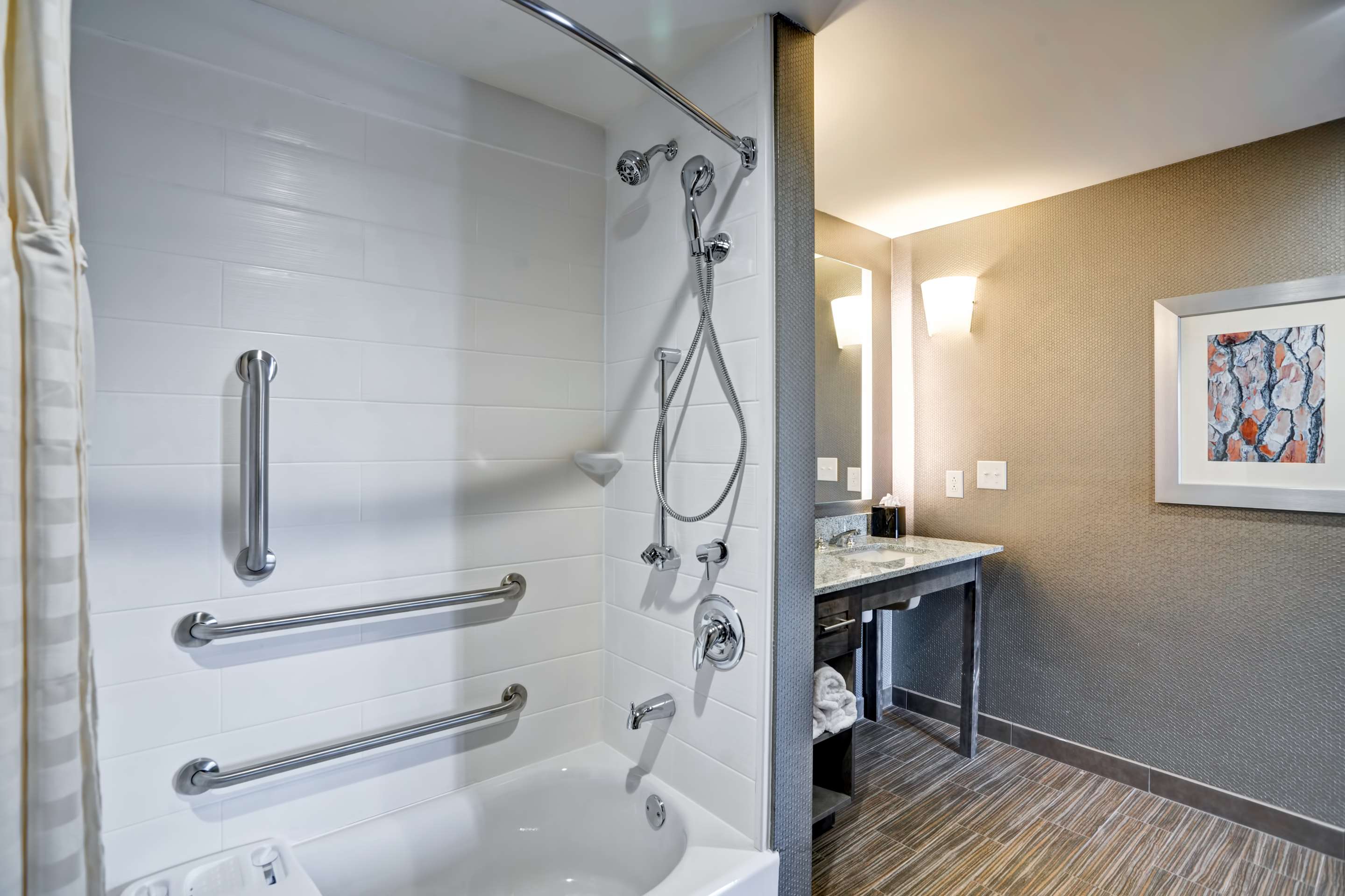 Guest room bath