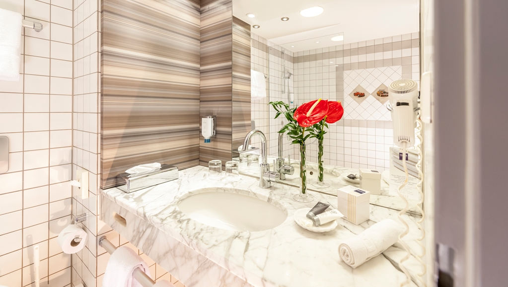 DORINT NUERBURGRING-guestroom-Guest Room,Bathroom.jpg