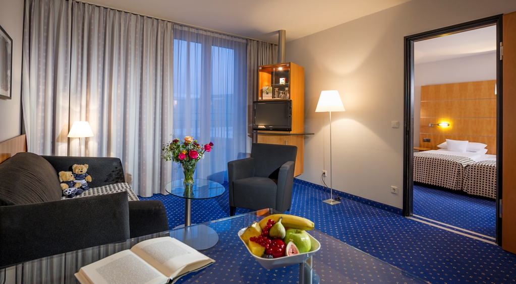 Dorint Potsdam Sanssouci-guestroom-Guest Room,Suite,On-Site.jpg