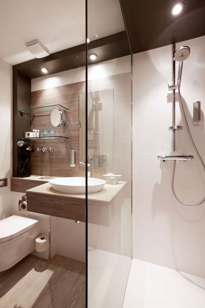 Dorint Winterberg Sportresort-guestroom-Guest Room,Bathroom,On-Site.jpg