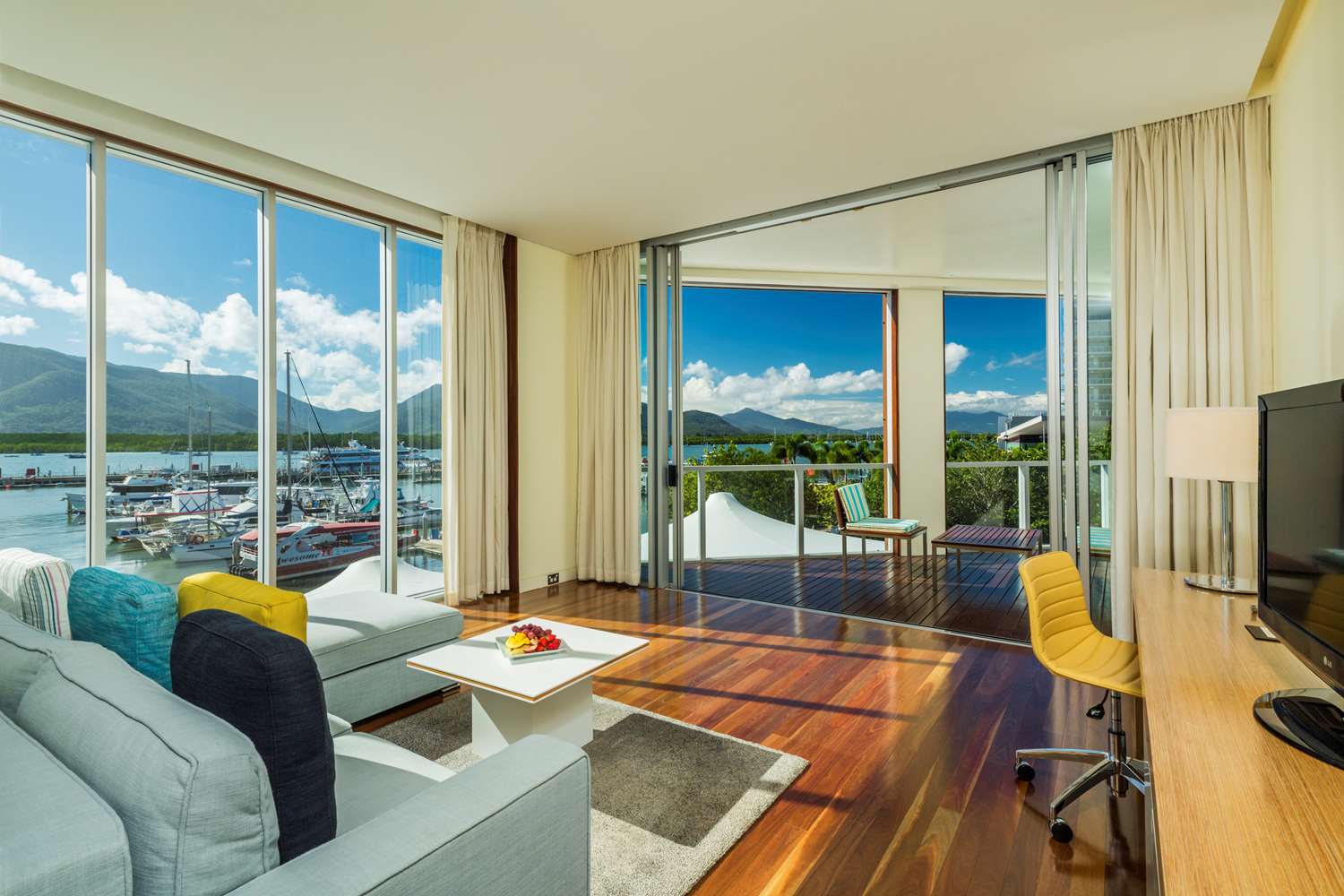 SHANGRI LA CAIRNS