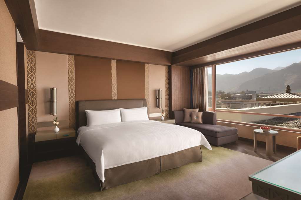 Shangri-La Hotel Lhasa-guestroom-Guest Room,Suite,On-Site.jpg