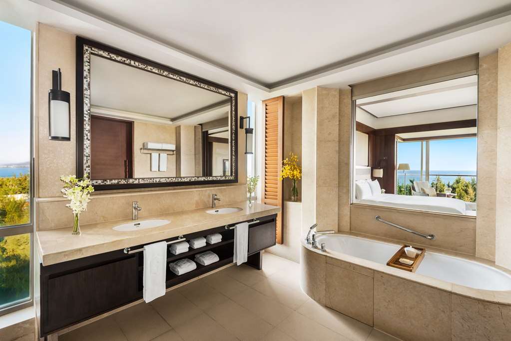 Shangri La Sanya-guestroom-Guest Room,Suite,On-Site.jpg