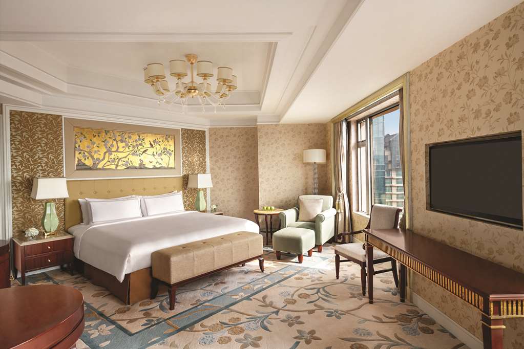Shangri La Hotel Wuhan-guestroom-Guest Room,Suite,On-Site.jpg