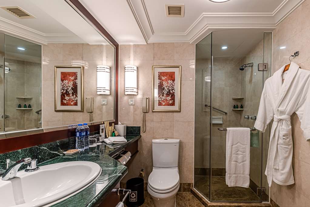 Shangri La Hotel Wuhan-guestroom-Guest Room,Bathroom,On-Site.jpg