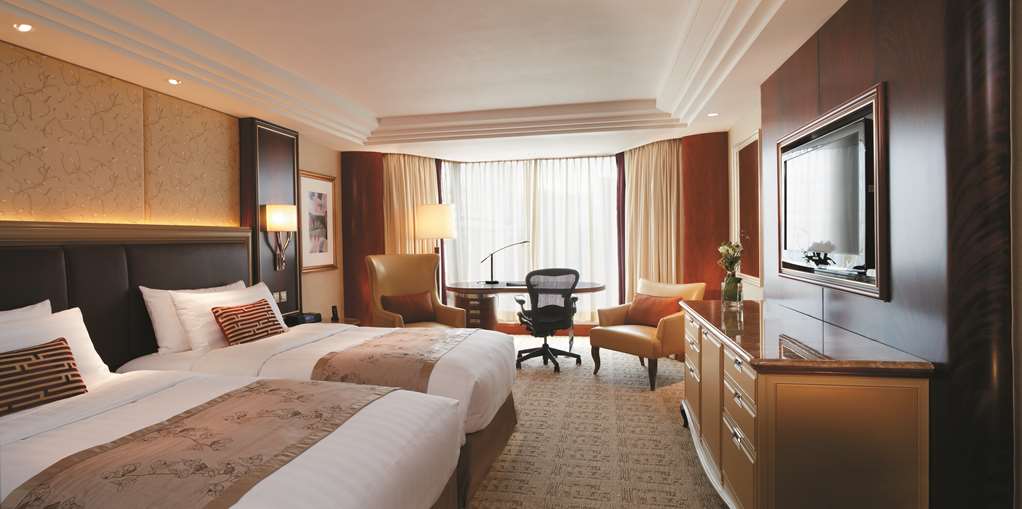 Kowloon Shangri-La Hong Kong-guestroom-Guest Room,On-Site.jpg