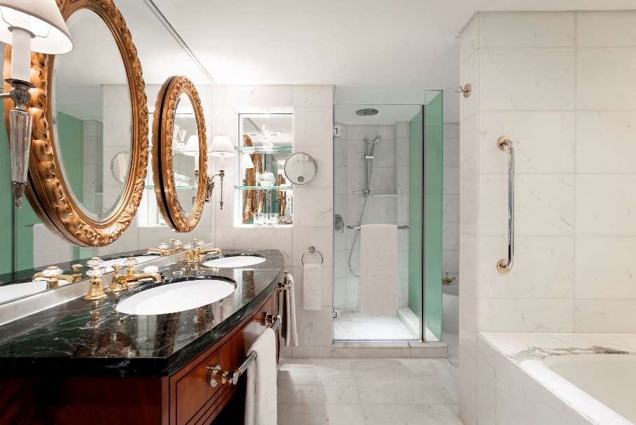Kowloon Shangri-La Hong Kong-guestroom-Guest Room,Bathroom,Suite,On-Site.jpg