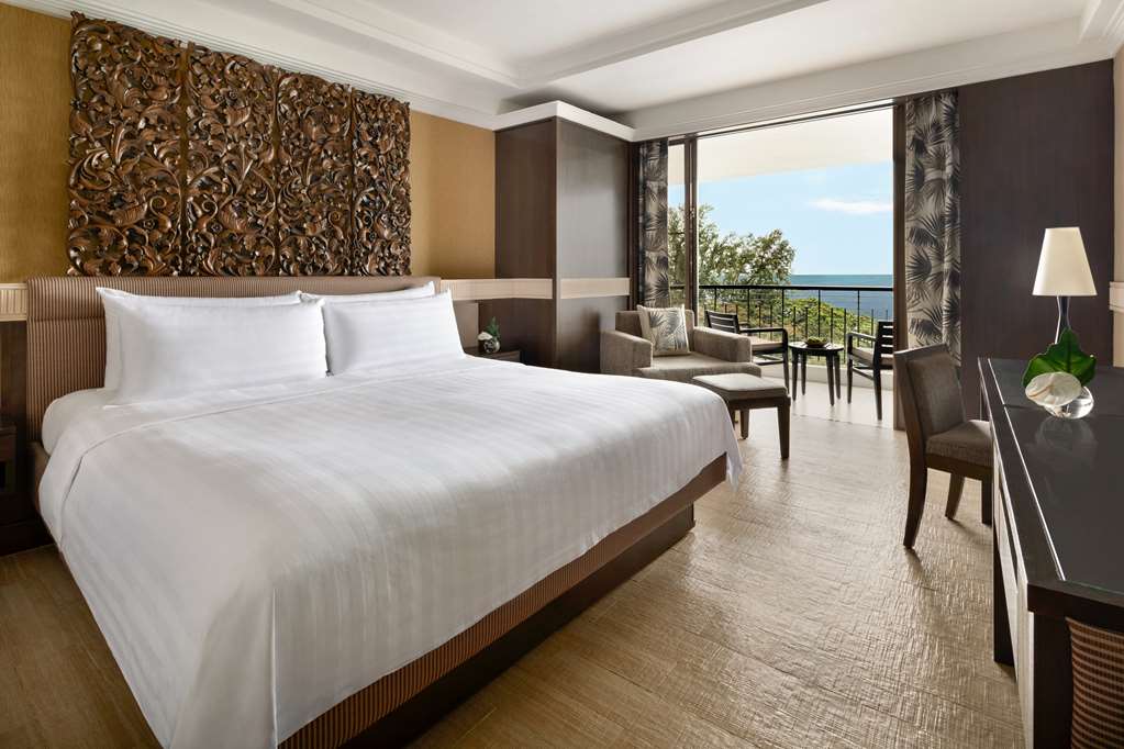 Shangri-La Golden Sands-guestroom-Guest Room,On-Site.jpg