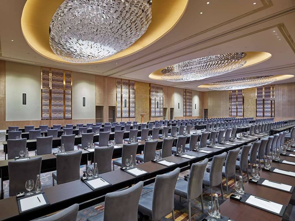 Shangri-La at the Fort, Manila