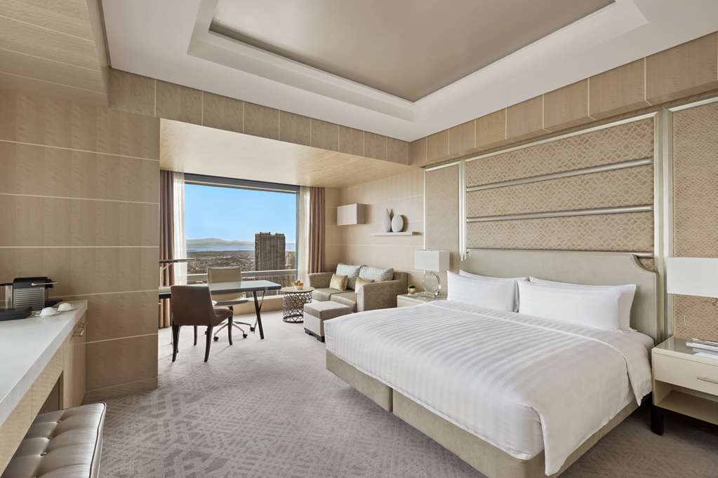 Shangri-La at the Fort, Manila