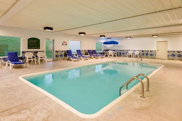 Pool - Baymont Inn & Suites Lawrenceburg