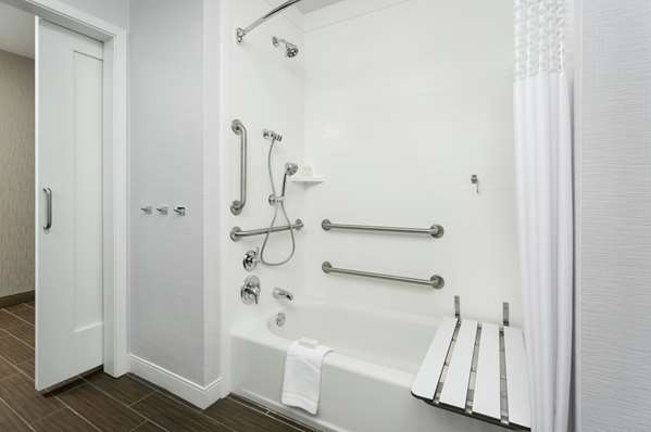  - Hampton Inn & Suites Napa