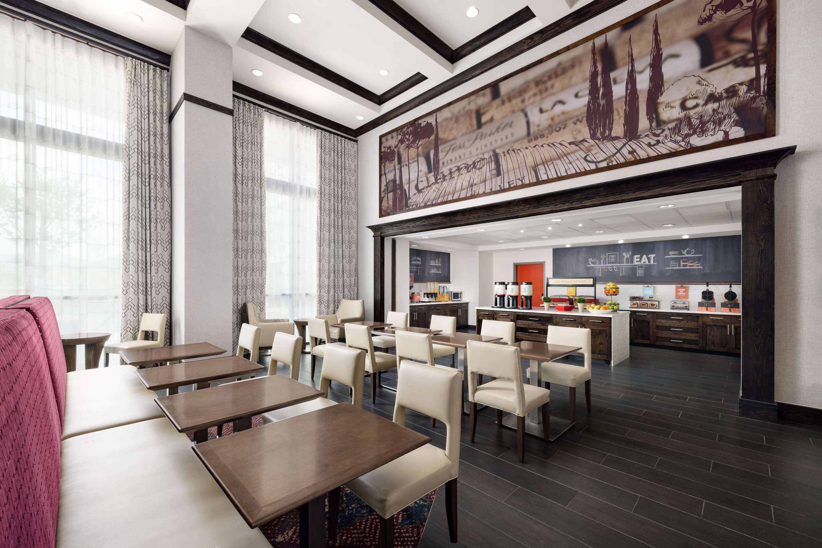 Breakfast Area | Hampton Inn & Suites Napa