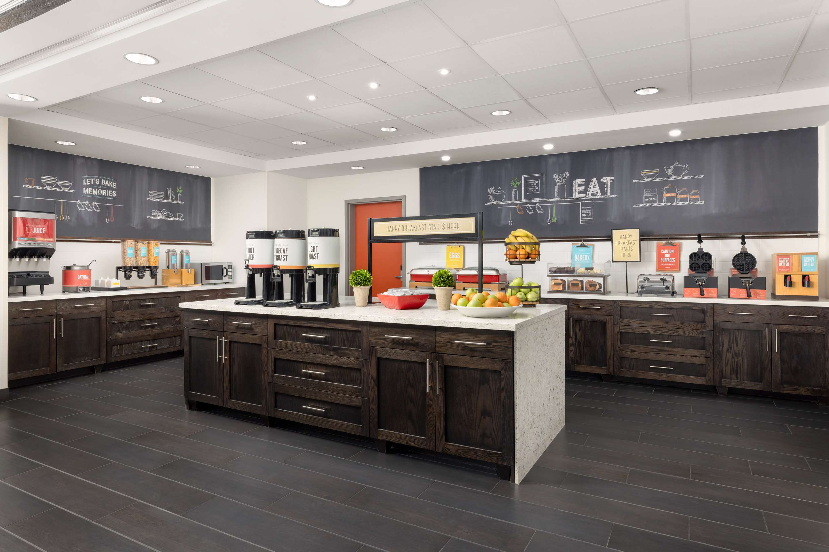 Breakfast Area | Hampton Inn & Suites Napa