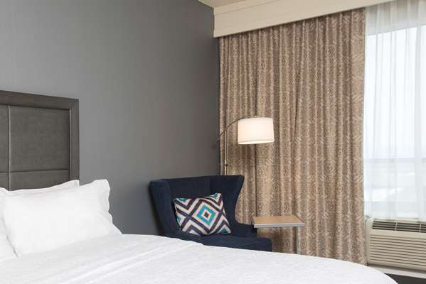  - Hampton Inn & Suites Downtown Grand Rapids - I-196, Exit 78