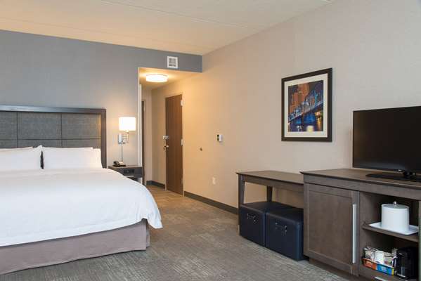  - Hampton Inn & Suites Downtown Grand Rapids - I-196, Exit 78