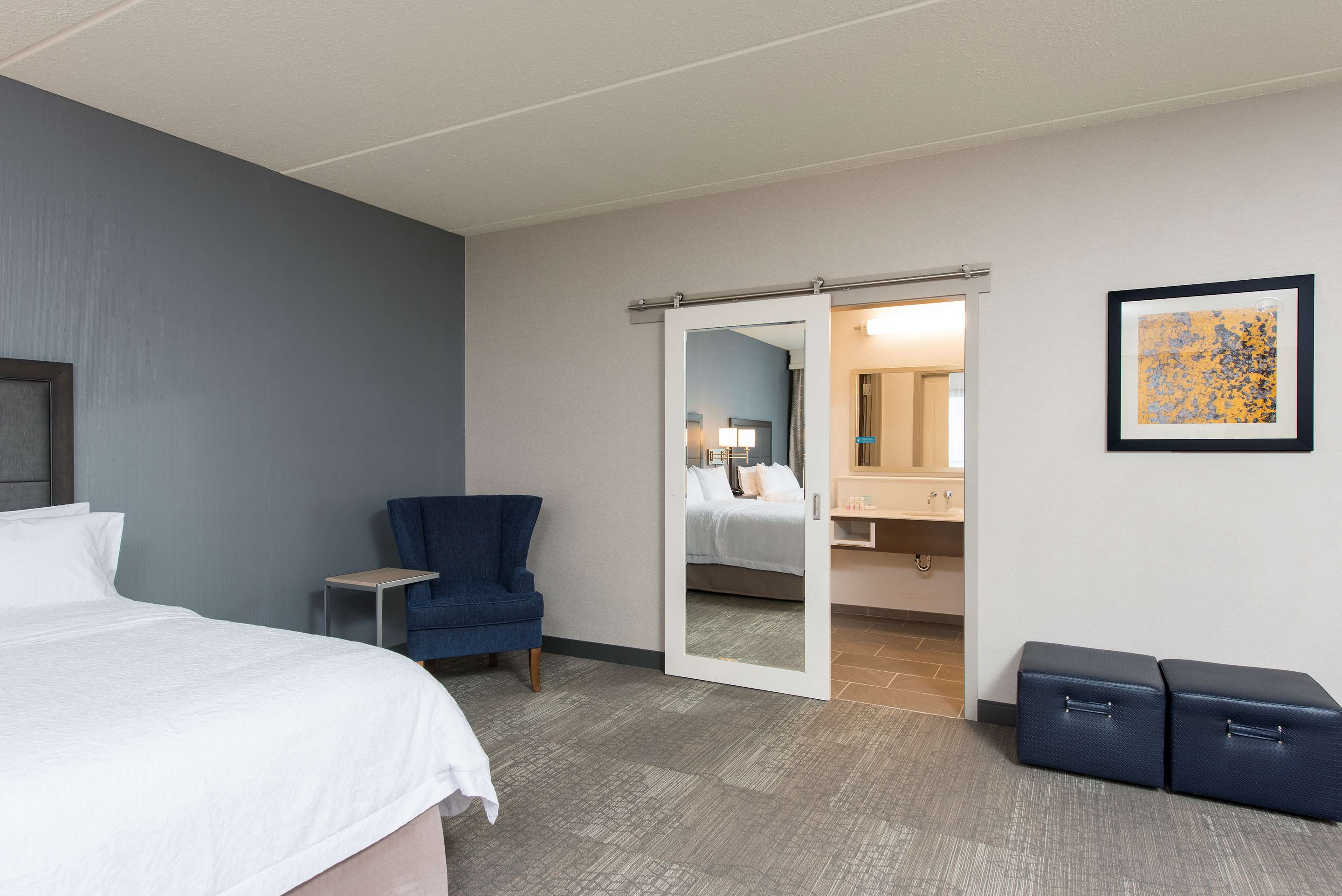 Guest room bath