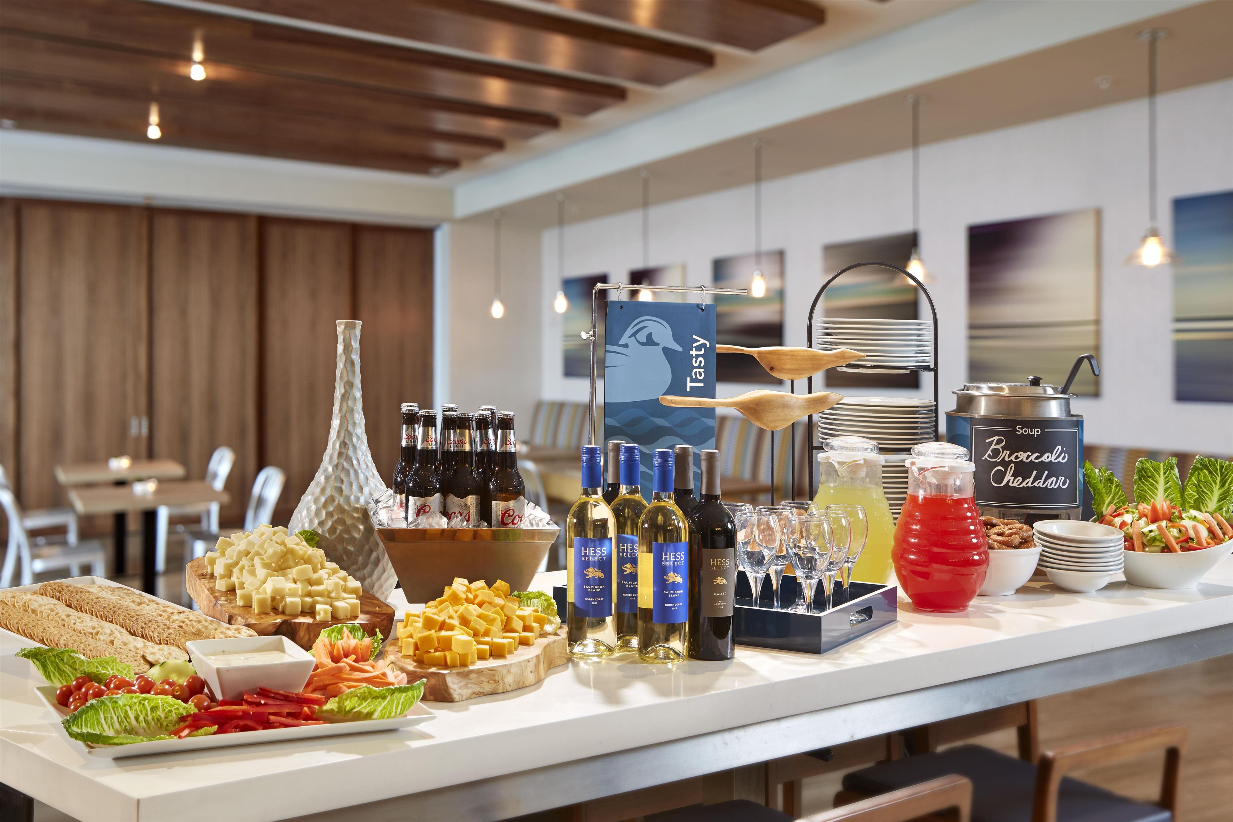 Restaurant | Homewood Suites by Hilton San Diego Downtown/Bayside