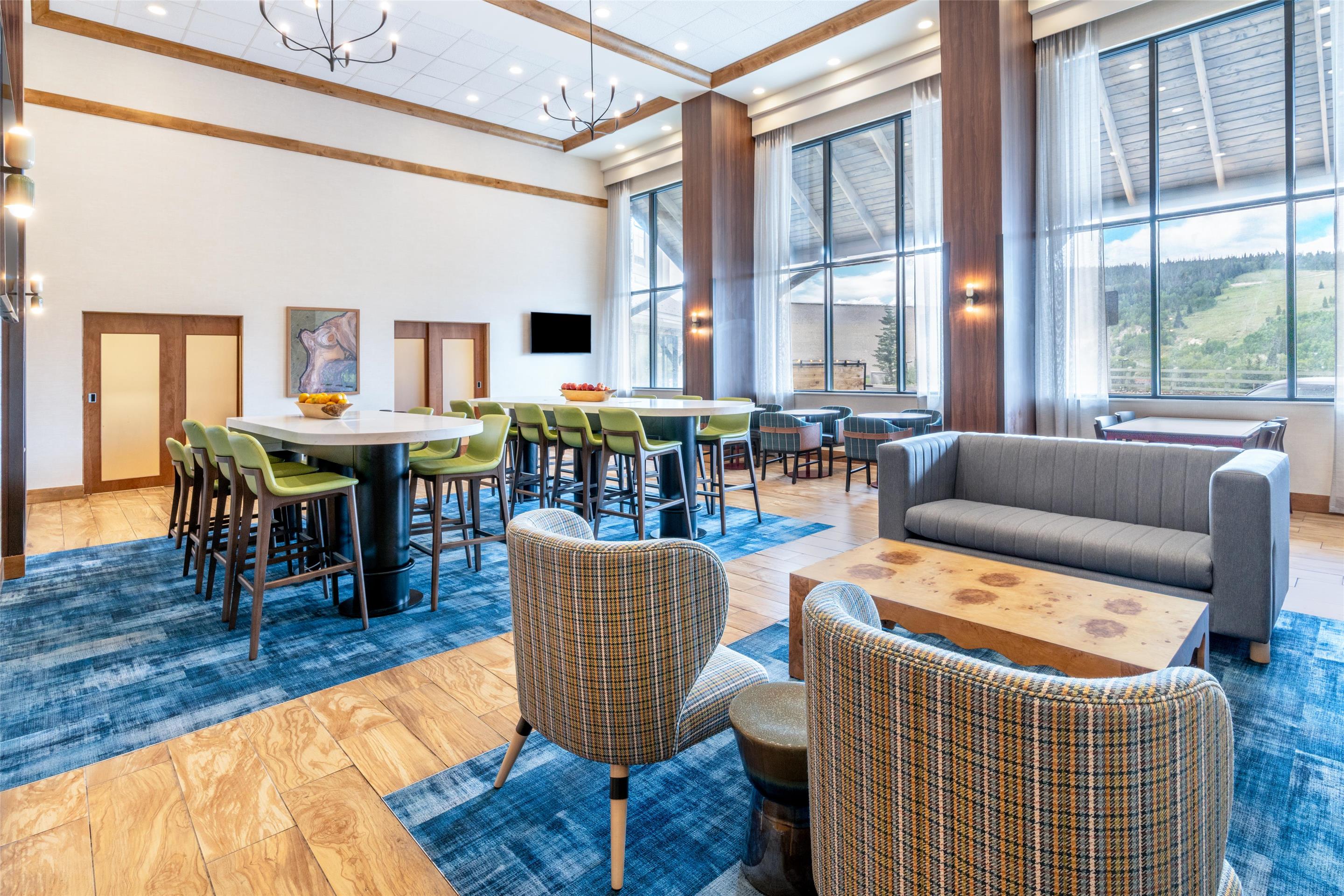 Lobby | Hampton Inn & Suites Silverthorne