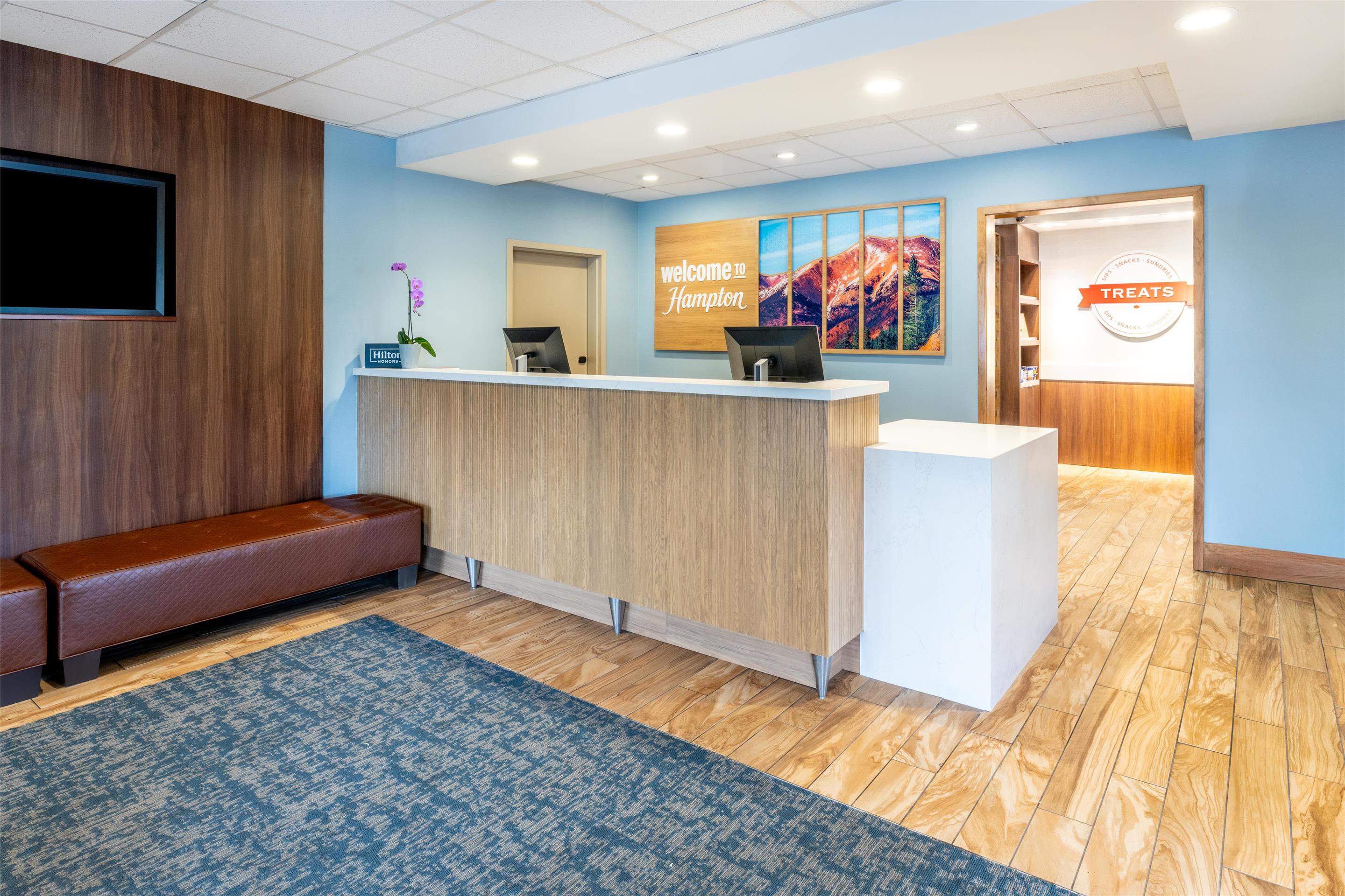 Reception | Hampton Inn & Suites Silverthorne