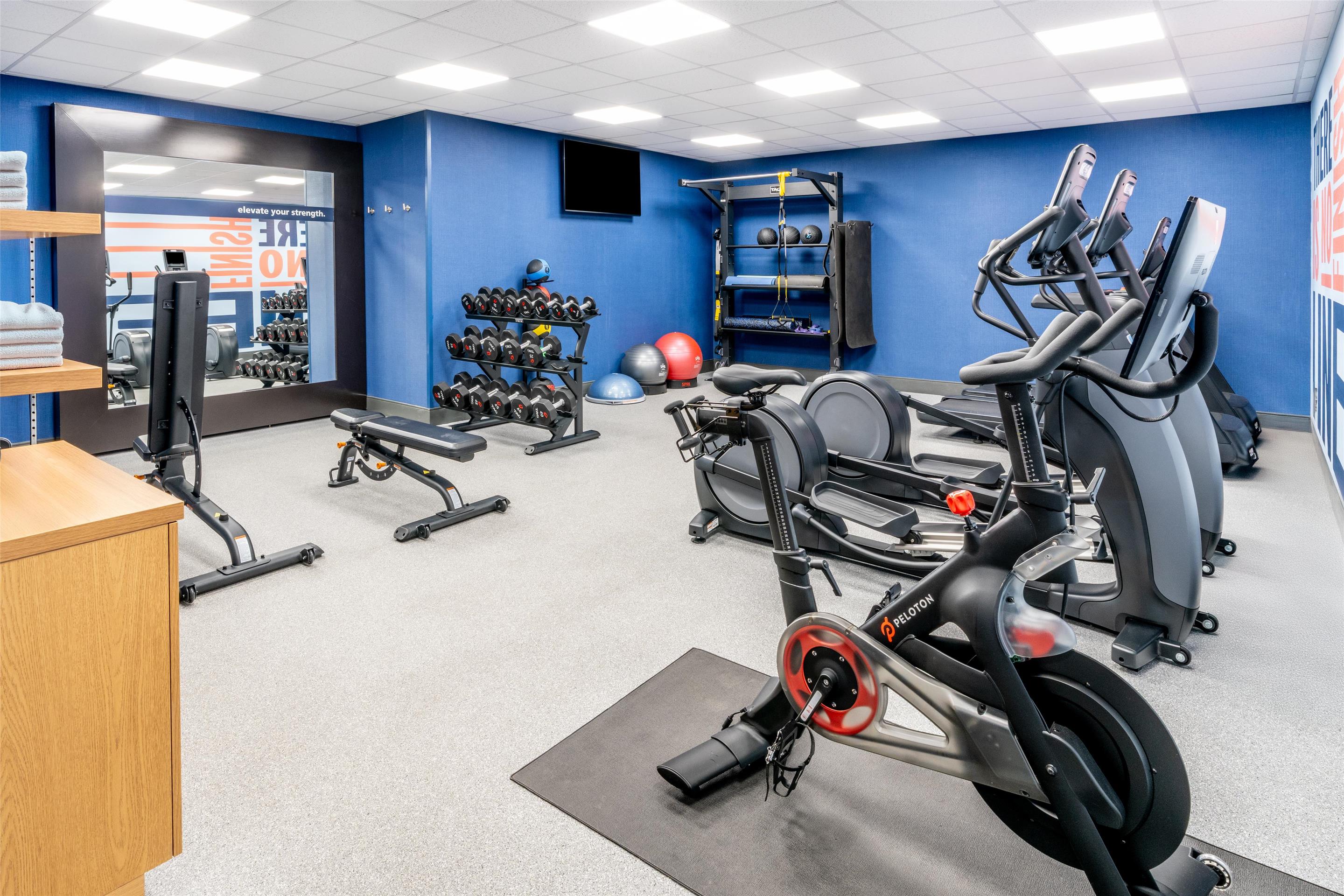 Health club fitness center gym | Hampton Inn & Suites Silverthorne