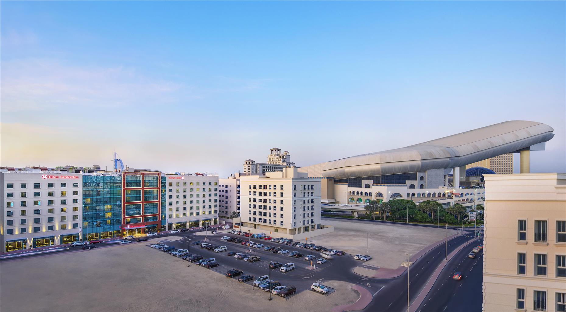 Hilton Garden Inn Dubai, Mall Avenue