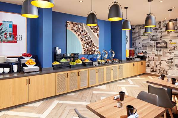 Restaurant - Hilton Garden Inn Downtown San Diego - I-5, Exits 17 & 17A