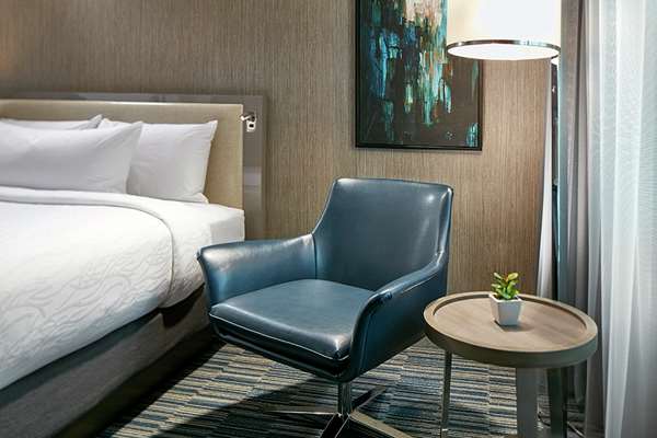  - Hilton Garden Inn Downtown San Diego - I-5, Exits 17 & 17A