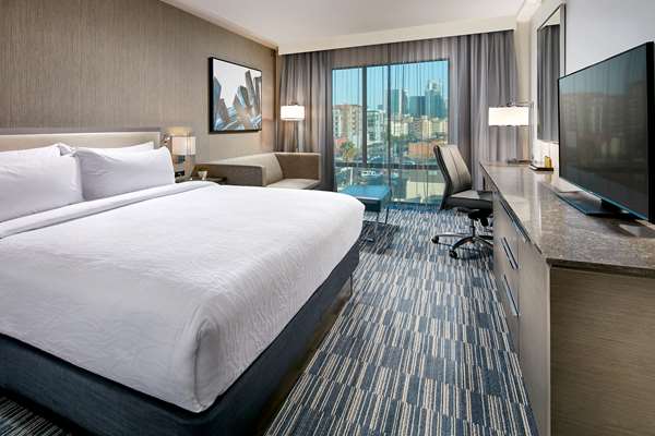  - Hilton Garden Inn Downtown San Diego - I-5, Exits 17 & 17A