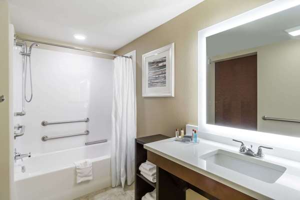  - Hawthorn Suites by Wyndham Triadelphia - I-70, Exit 10