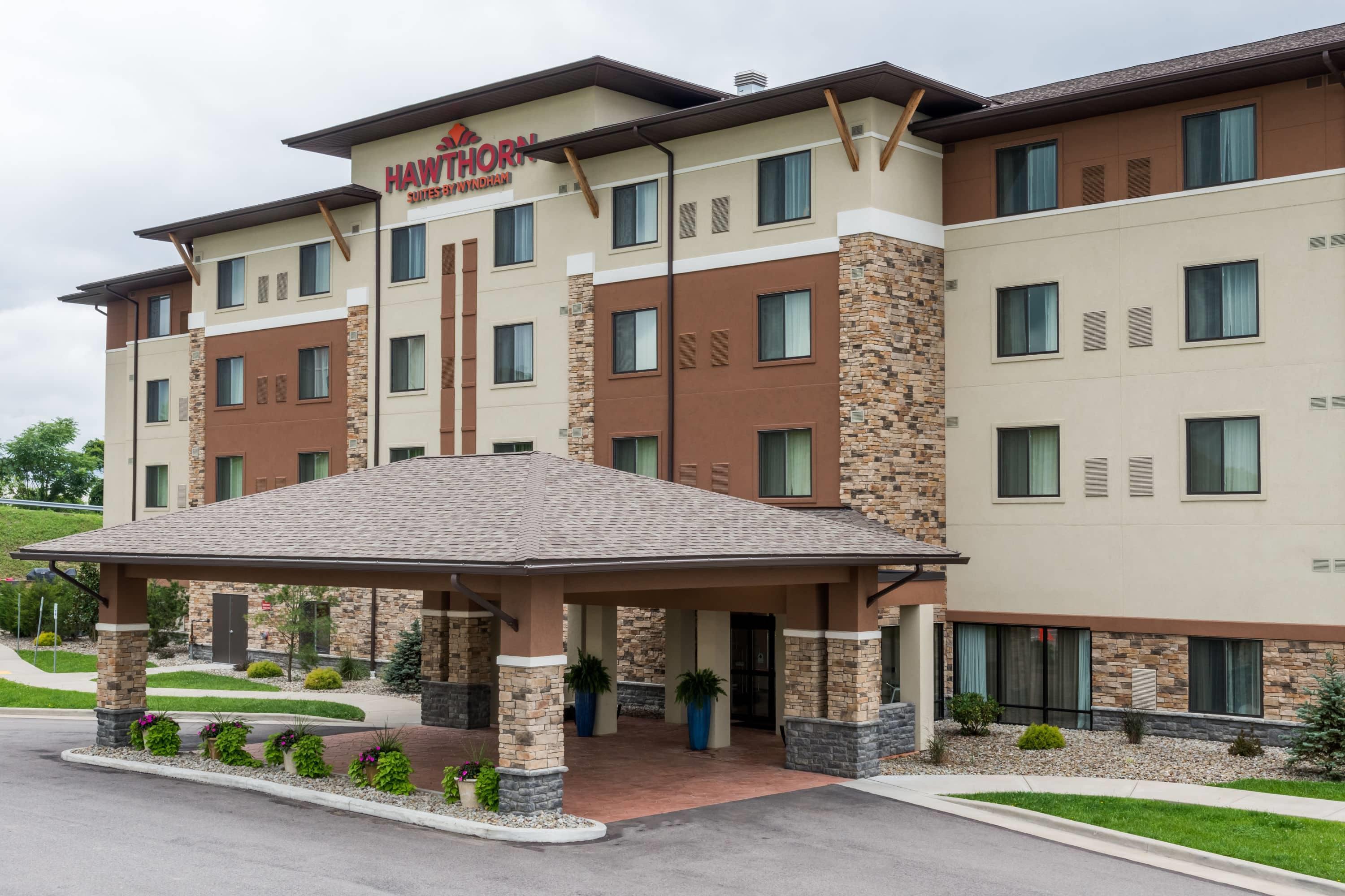Exterior | Hawthorn Suites by Wyndham Wheeling at the Highlands