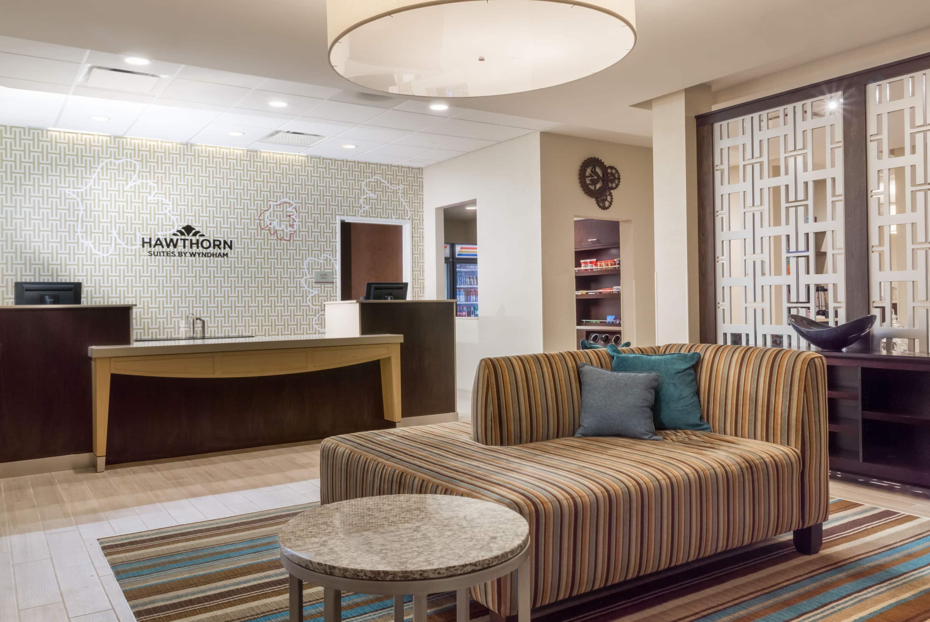 Lobby | Hawthorn Suites by Wyndham Wheeling at the Highlands