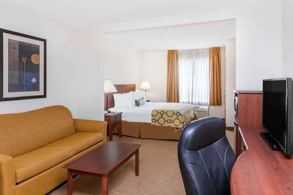 Suite - Baymont Inn & Suites Cartersville - I-75, Exit 296