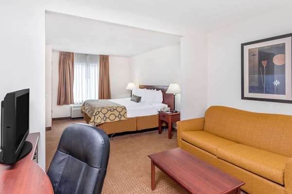 Suite - Baymont Inn & Suites Cartersville - I-75, Exit 296