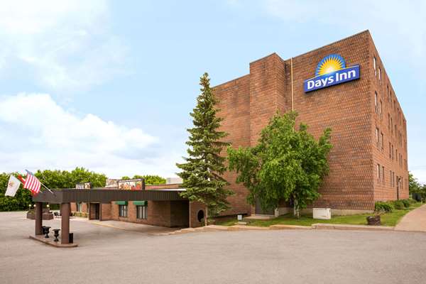 Exterior view - Days Inn & Conference Centre Renfrew