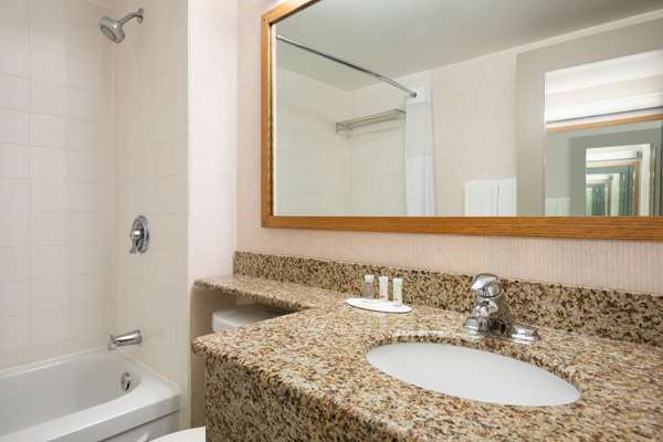  - Days Inn & Conference Centre Renfrew