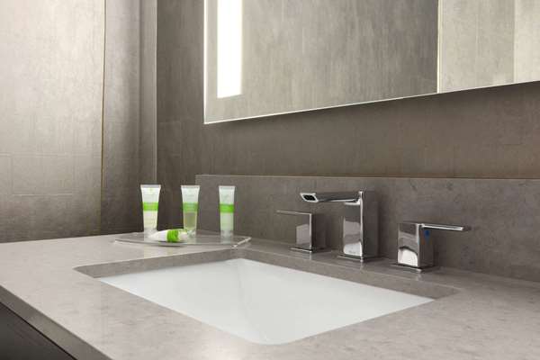  - Travelodge Hotel Fallsview Niagara Falls